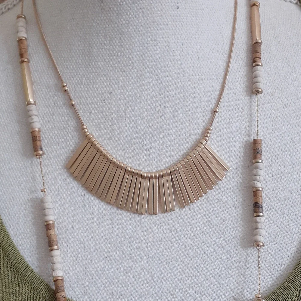 CHICO'S 2 in 1 Goldtone & Wooden Bead Necklace Set - Neutral Colors! NWOT - Picture 4 of 11